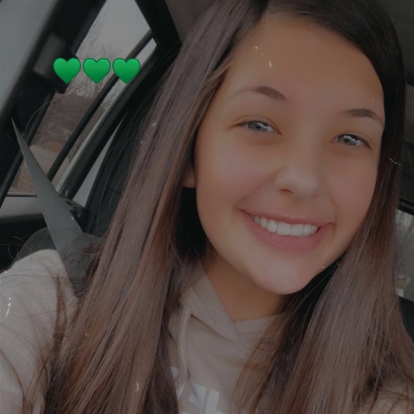 Meet your Posher, Kailey - Picture 1 of 2